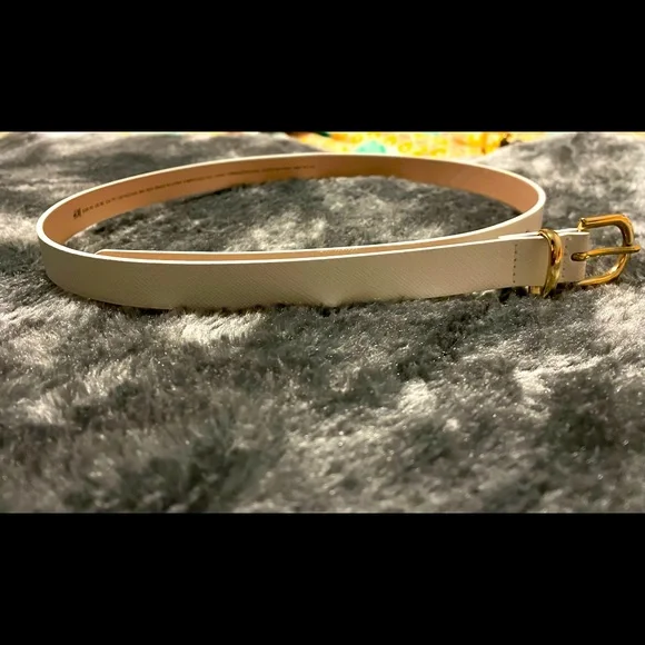 NWOT 5 hole white textured belt ✨ - Picture 1 of 7